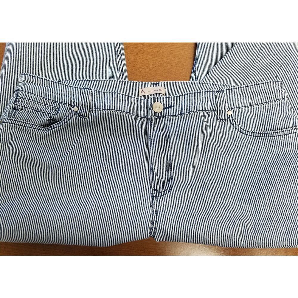 💕Established 1962 16W pinstripe capris.